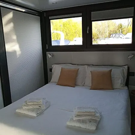 Båthotell Celesia Sky Water Andromeda Sesto Calende