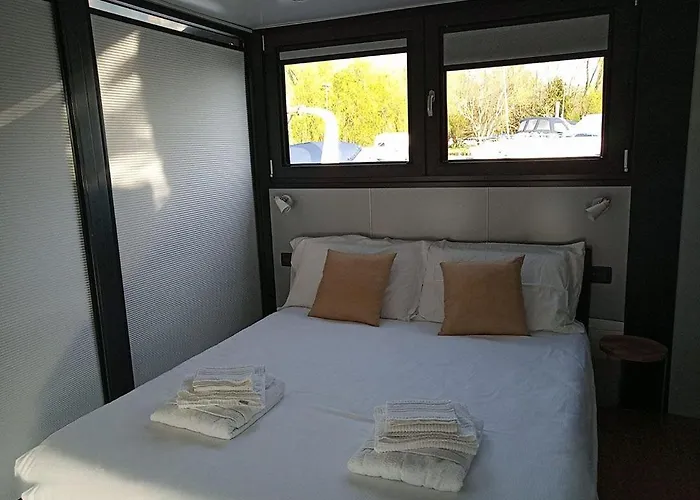 Båthotell Celesia Sky Water Andromeda Sesto Calende